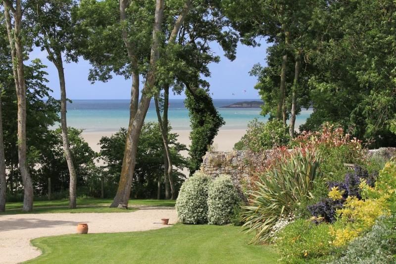 Chateau De Beaussais 2