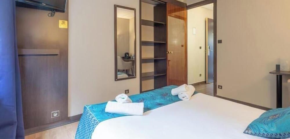 HOTEL DU POÈTE 3