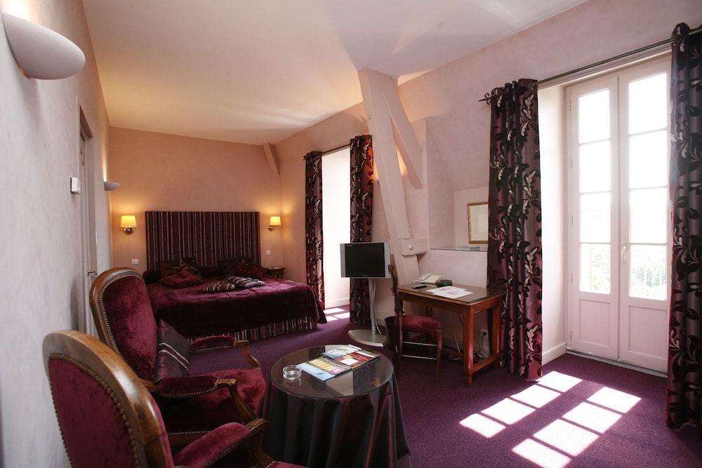 Château De Castel Novel 3