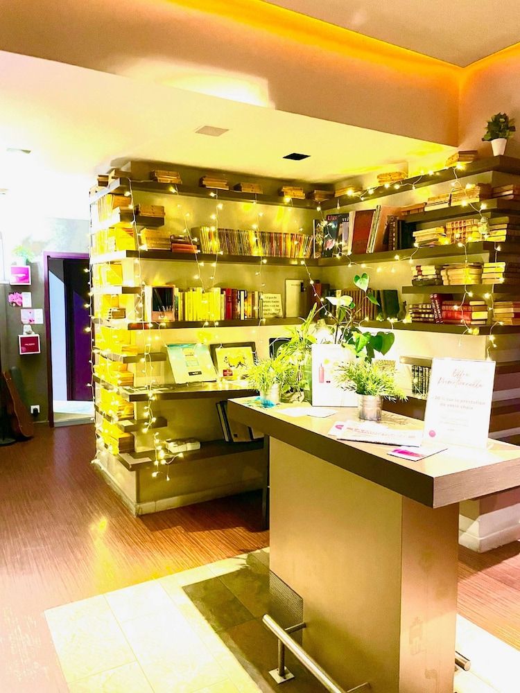 Hotel Kyriad Vichy Spa Cinq Mondes 2