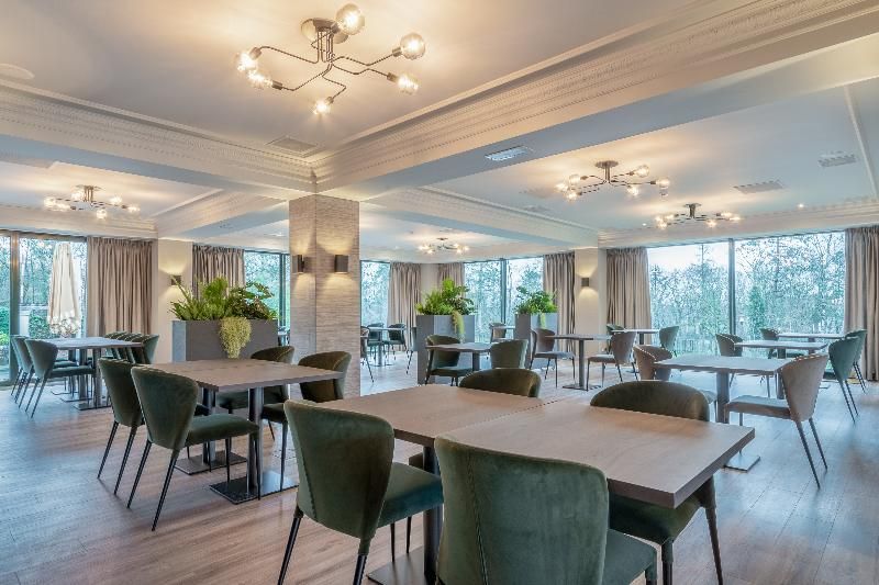 Fletcher Hotel-Restaurant De Hunzebergen 2