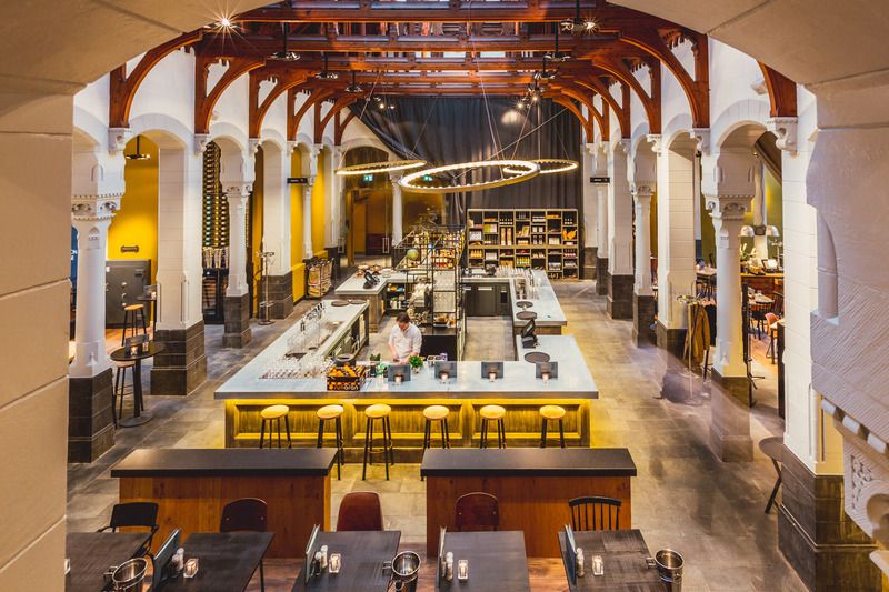 Post-Plaza Hotel & Grand Café 1