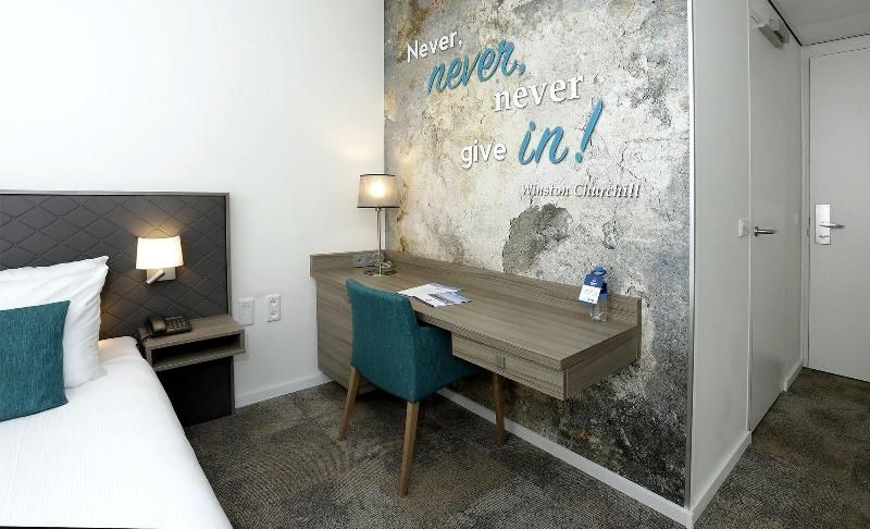 Hampshire Churchill 2