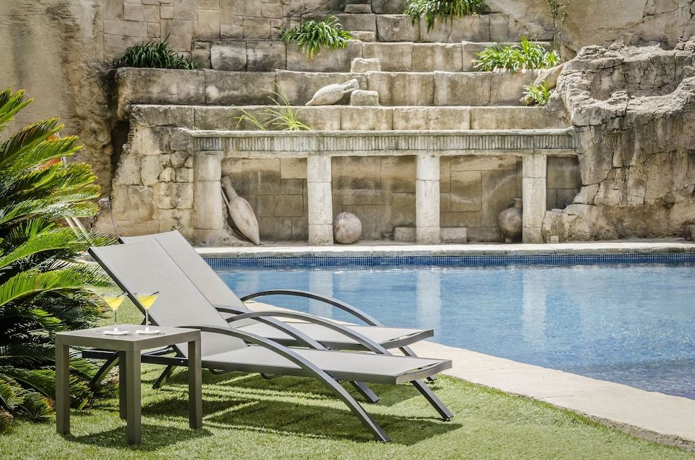 Exe Cunit Suites & Spa 1