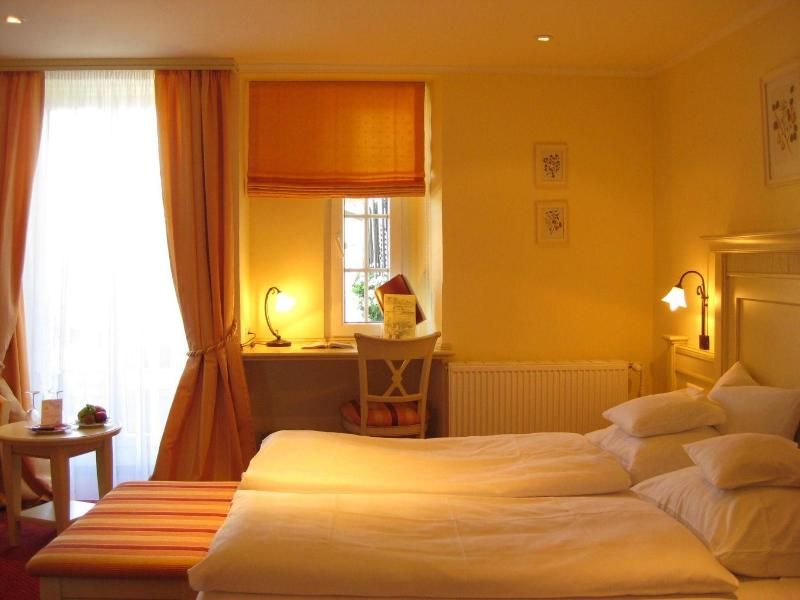 Romantikhotel Zur Sonne 1