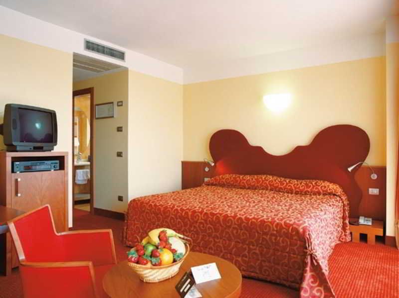 Color Hotel style & design 3