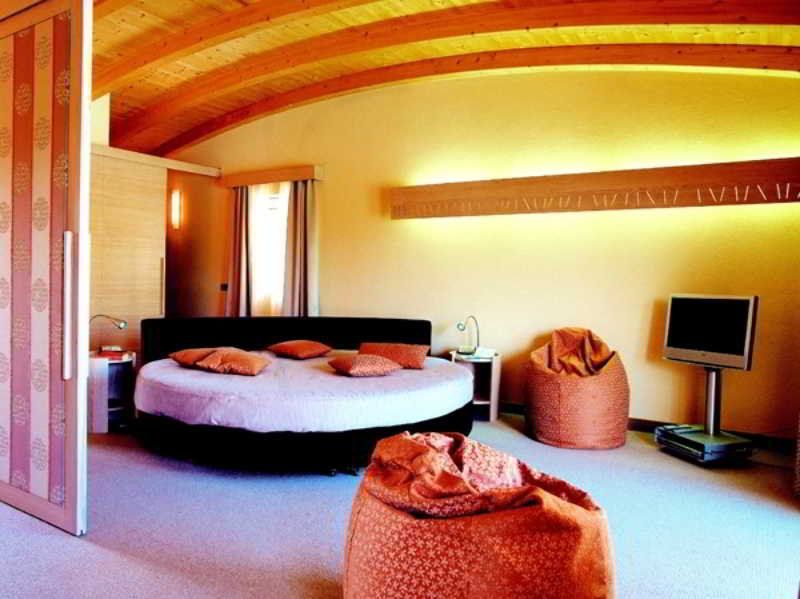 Color Hotel style & design 1