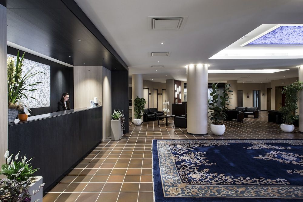 Hotel Mirage 2