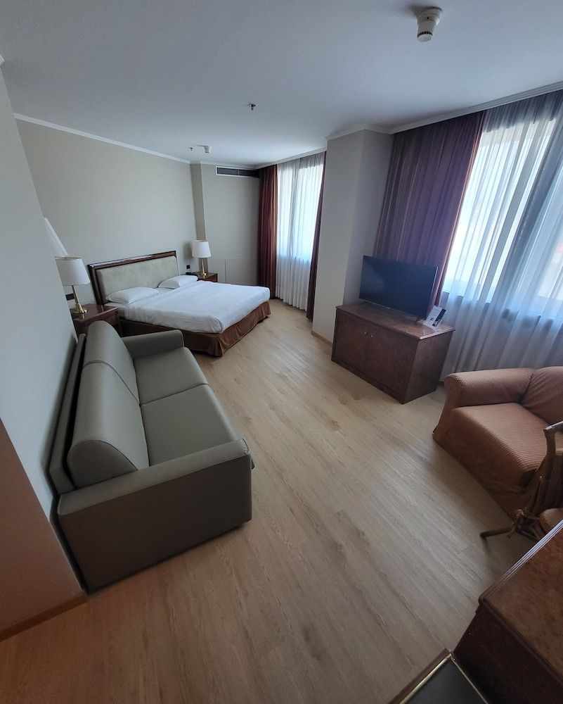 Tower Genova Airport Hotel & Conference Center 3