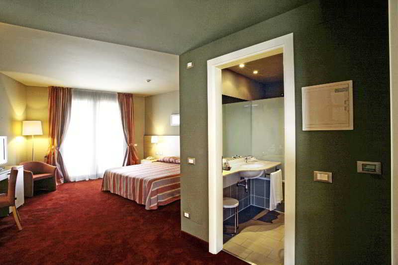 Manerba Del Garda Resort 3