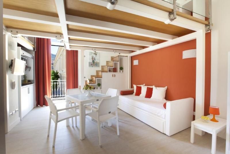 La Piazzetta Sorrento 1