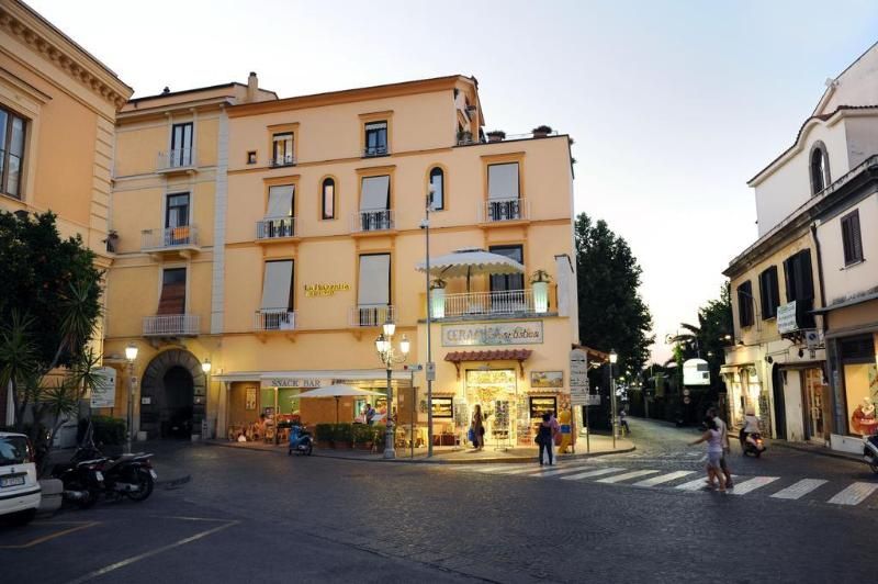 La Piazzetta Sorrento 2