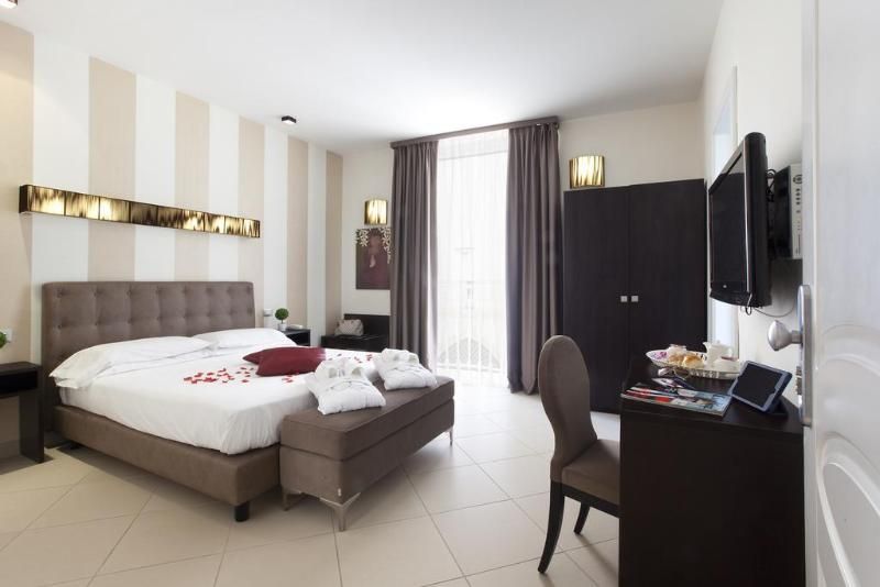 La Piazzetta Sorrento 3