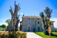 Tenuta Borgo Santa Cecilia+ Grotte di Frasassi