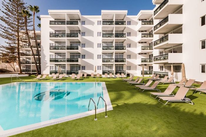 🏝️¡APARTAMENTOS EN GRAN CANARIA!☀️👨‍👩‍👧‍👦 Desde 3 noches: Apartamentos y estudios a 150m de la PLAYA DEL INGLÉS familiares y con piscina