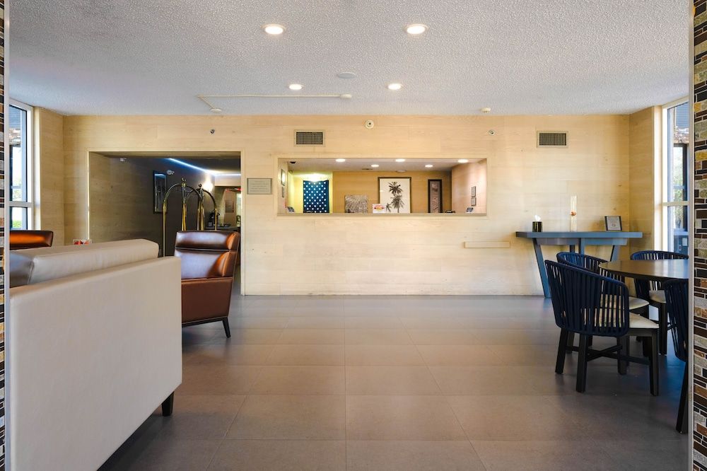 The Palms Inn & Suites 3