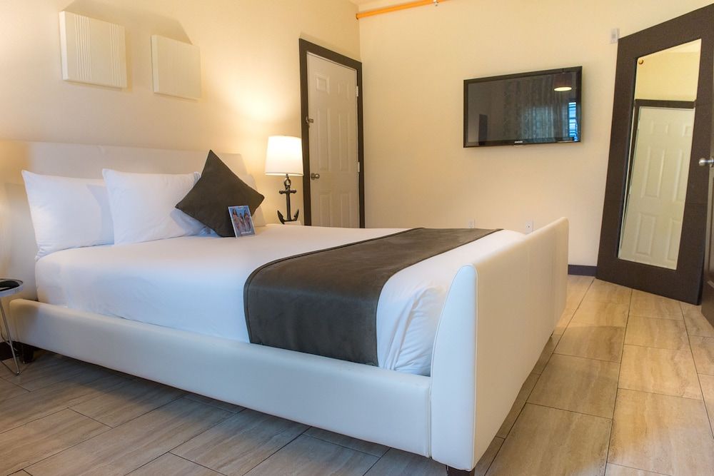 Tradewinds Apartment Hotel 3