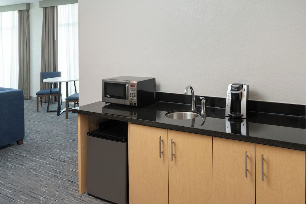 Holiday Inn Express Miami Airport Blue Lagoon Area by IHG 3