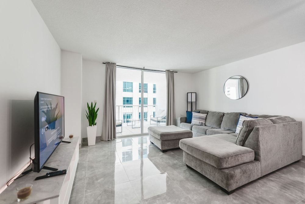 The Club at Brickell Bay 1
