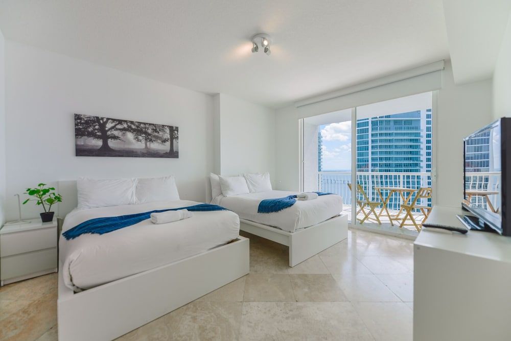 The Club at Brickell Bay 2