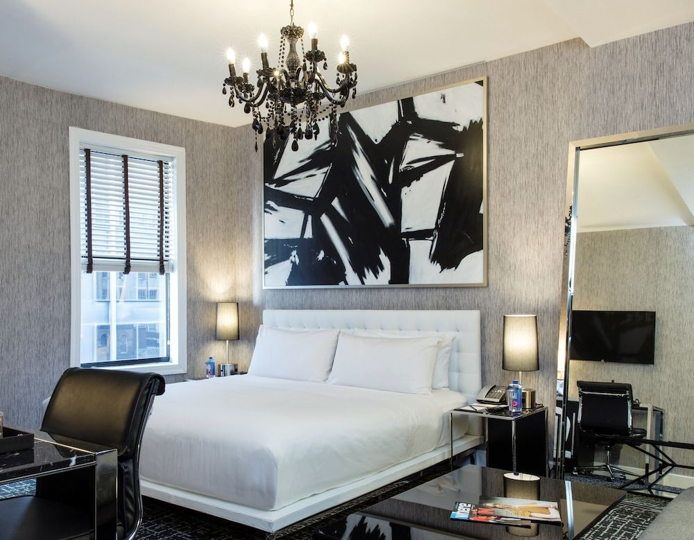 Square Hotel at Times Square 1