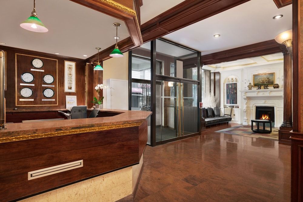 Night Hotel Broadway 3