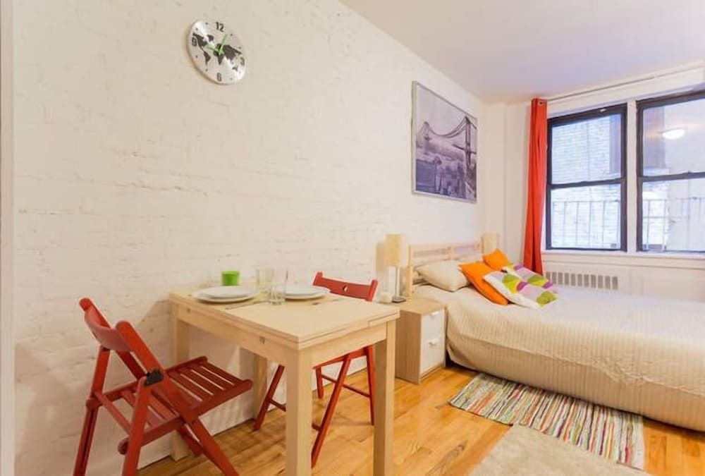 Beautiful Studio Near Central Park 3