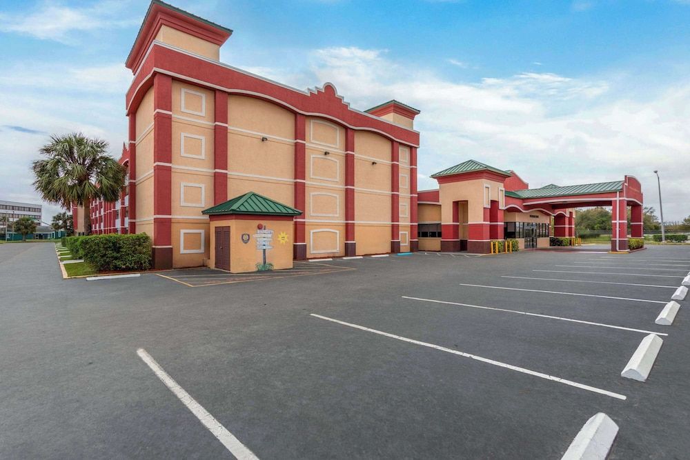 Baymont by Wyndham Orlando North Millenia 2 estrellas en Orlando