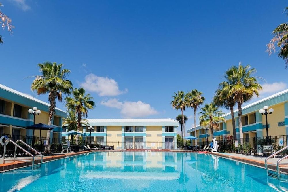 Garnet Inn & Suites, Orlando 1