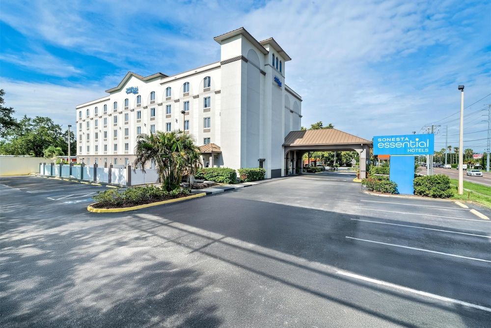 Sonesta Essential Orlando Airport 1