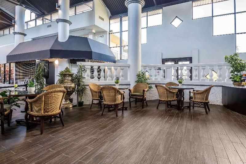 Clarion Hotel Orlando International Airport 1