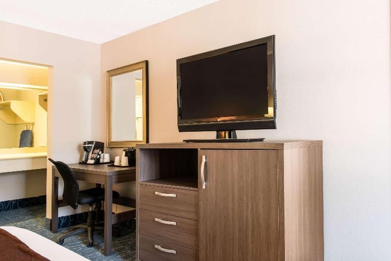 Econo Lodge Orlando Airport 2