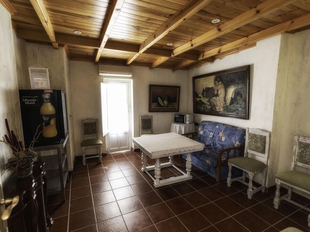 Hotel Las Palmeras by Vivere Stays 2