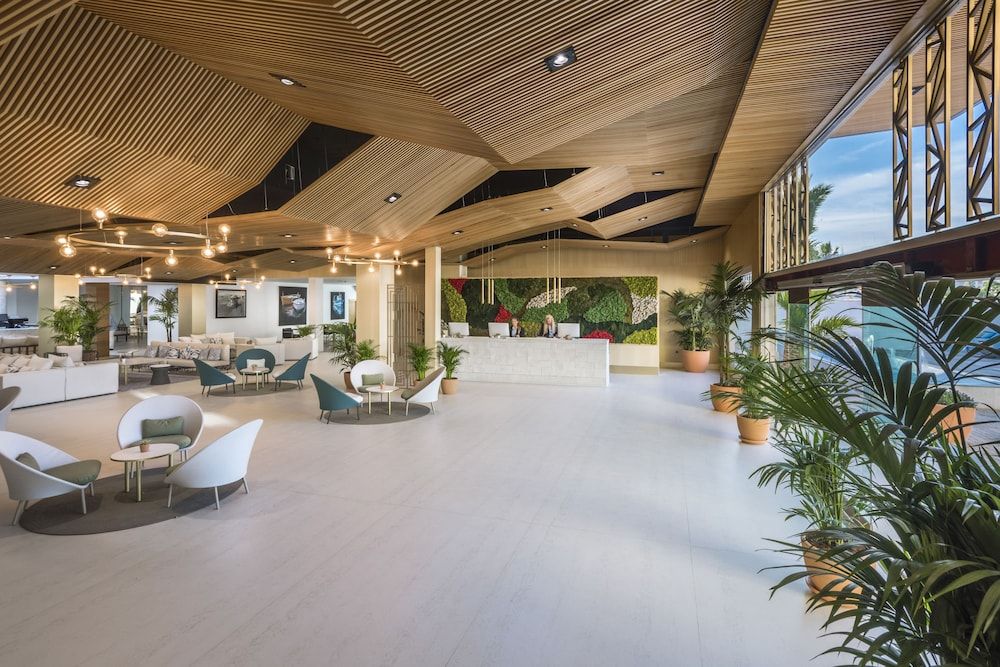 Halloween Mediterráneo Bay Hotel & Resort 2