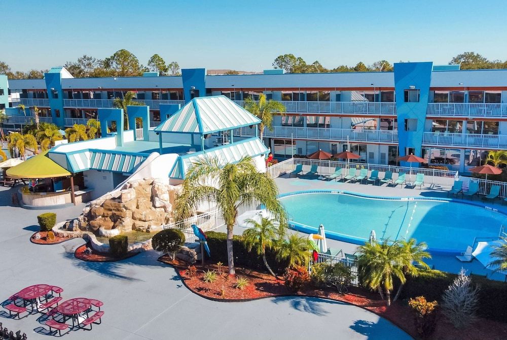 Ramada by Wyndham Hotel & Water Park 1