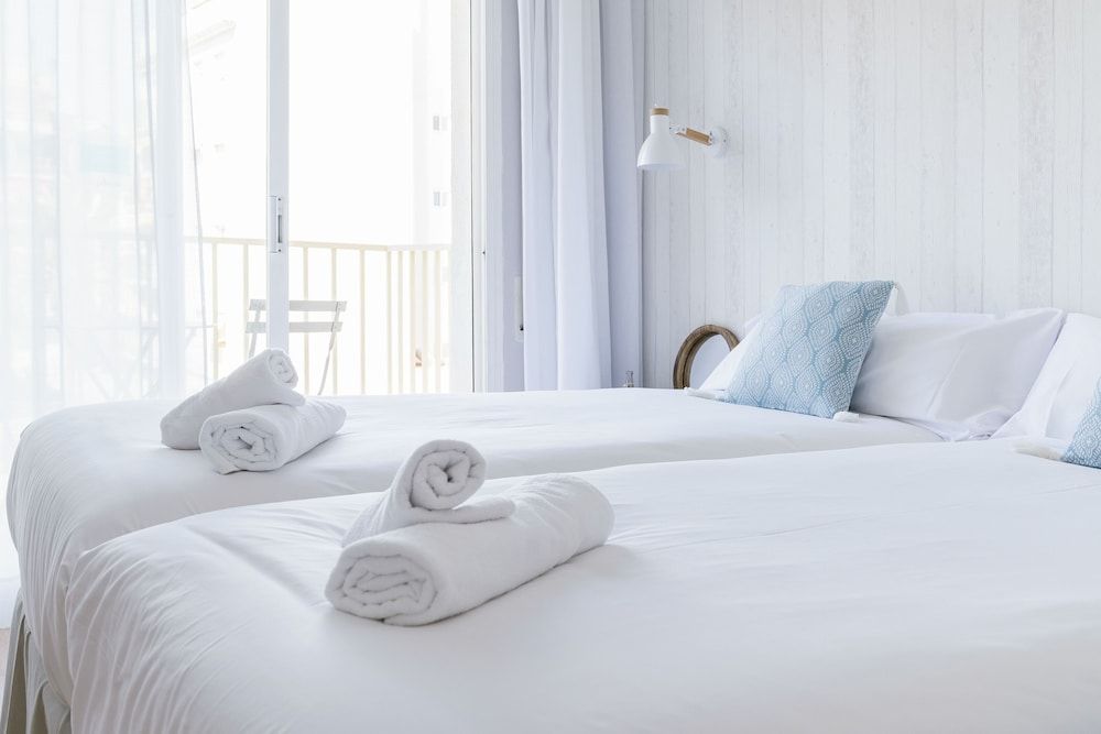 BYPILLOW Mumm 2 estrellas en Villanueva y Geltrú