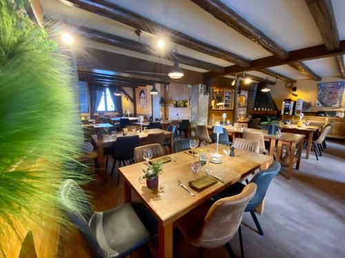 Logis Hôtel Les Ancolies 3