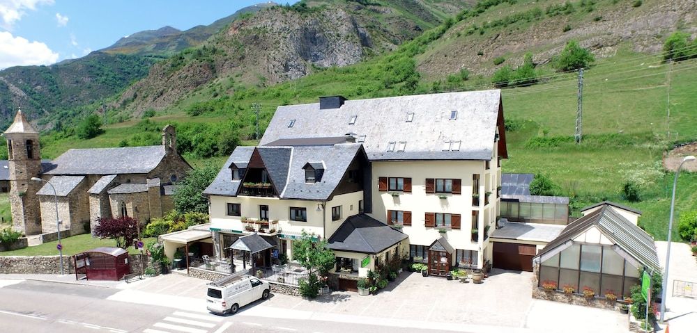 Hotel Edelweiss + Forfait -1 estrelas em Arties