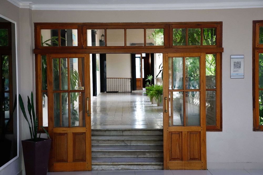 Howard Johnson Escobar Hotel 2