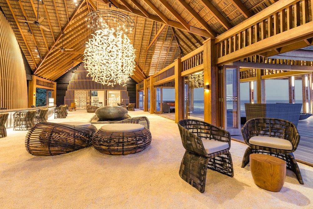 Hurawalhi Island Resort 3