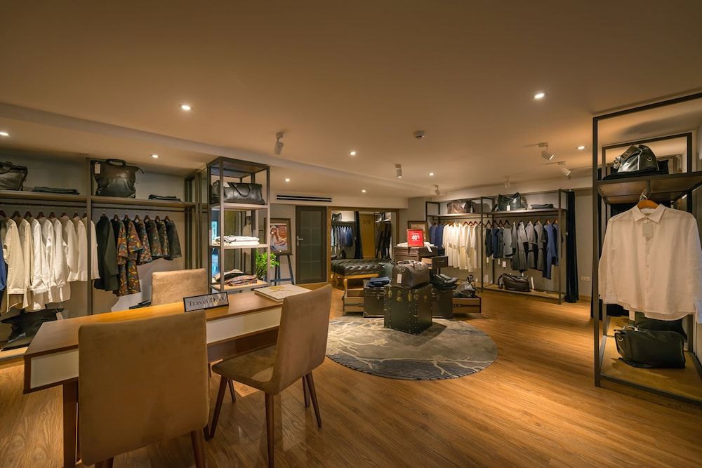 Bespoke Trendy Hotel Hanoi 3