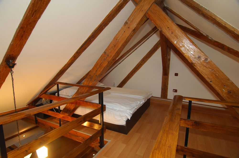 Main Square Apartments & More 2