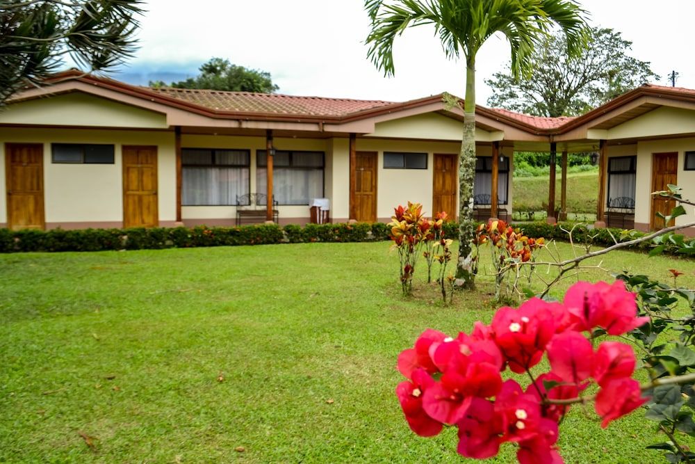 Termales del Bosque & Hot Springs