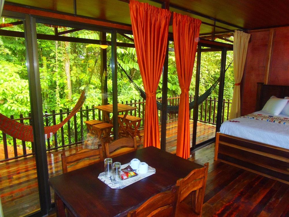 Hotel Heliconias Nature Inn & Hot Springs 3