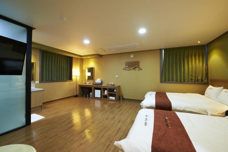 Hotel Noah 1