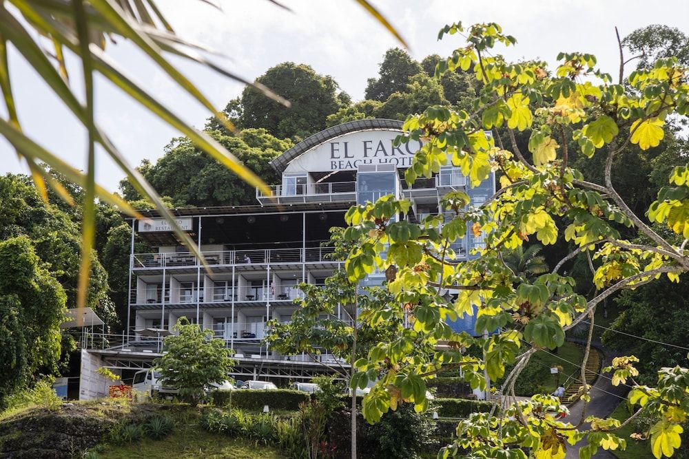 El Faro Containers Beach Hotel 2