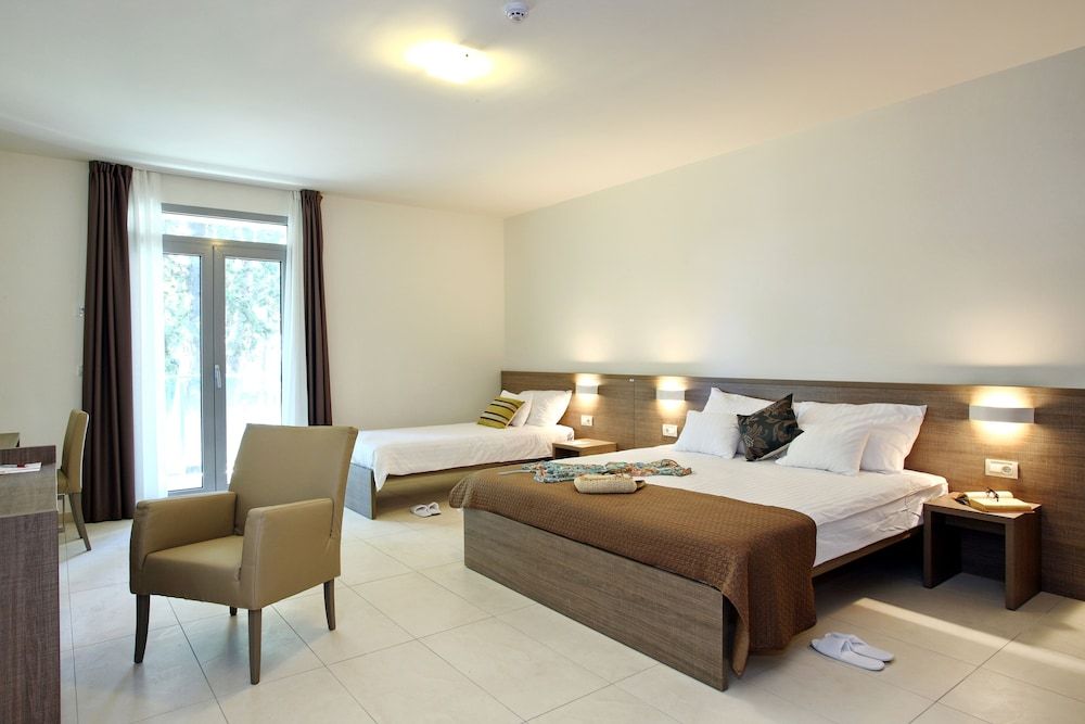 Crvena Luka Resort 3