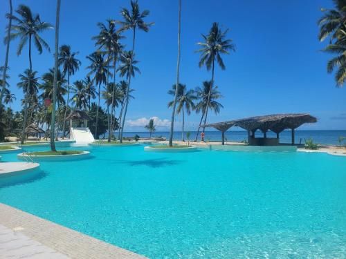 Antonio Beach Hotel & Spa -with treehouse and biggest swimming pool in East Africa 4 estrellas en Uroa
