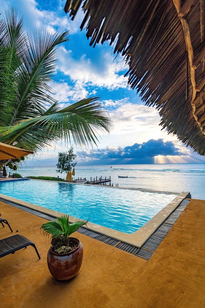 Sunshine Marine Lodge 1