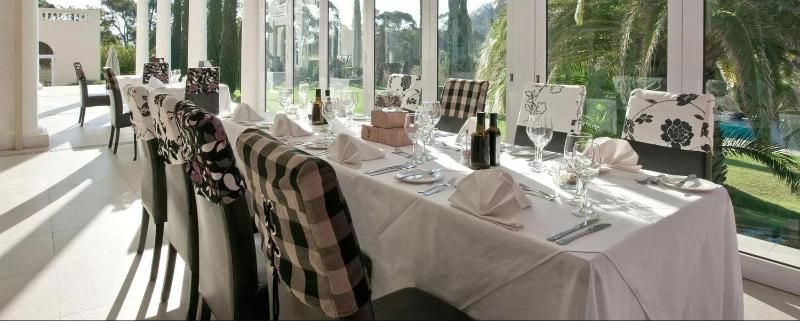 Cascade Country Manor Hotel 2